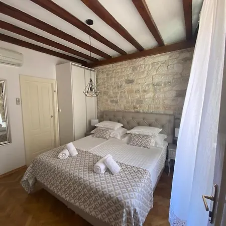 Palace Wall Residences Split Exterior photo